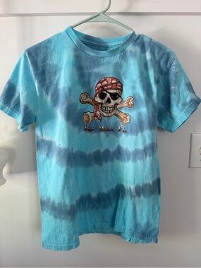 Tie-Dye Pirate Skull Tee in Light Blue. Key West. Women’s Medium. Men’s Small.